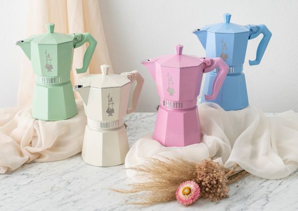 Preview: Bialetti Exclusive Moka Express hellblau, Espressokocher 6 Tassen 2. Wahl (Fehlgravur)