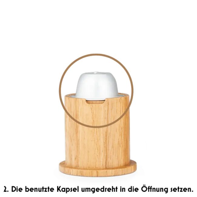 Die benutzte Kapsel umgedreht in die Öffnung setzen