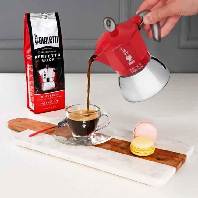 Bialetti Moka Induktion, Rot, Espressokocher mit Bi-Layer-Kessel 4 Tassen 2. Wahl (Verpackung defekt)